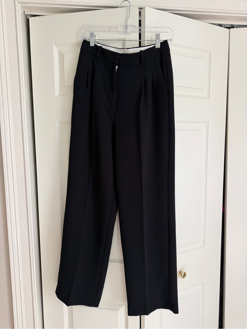 Aritzia The Effortless Pant in Black